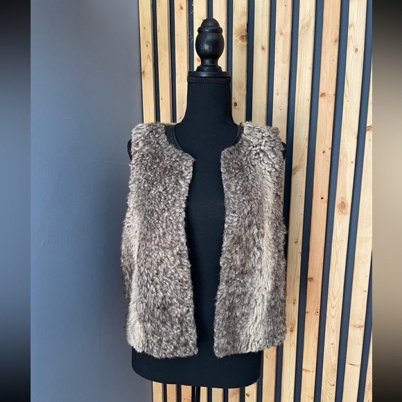 Faux Fur Vest - Picture 1 of 6